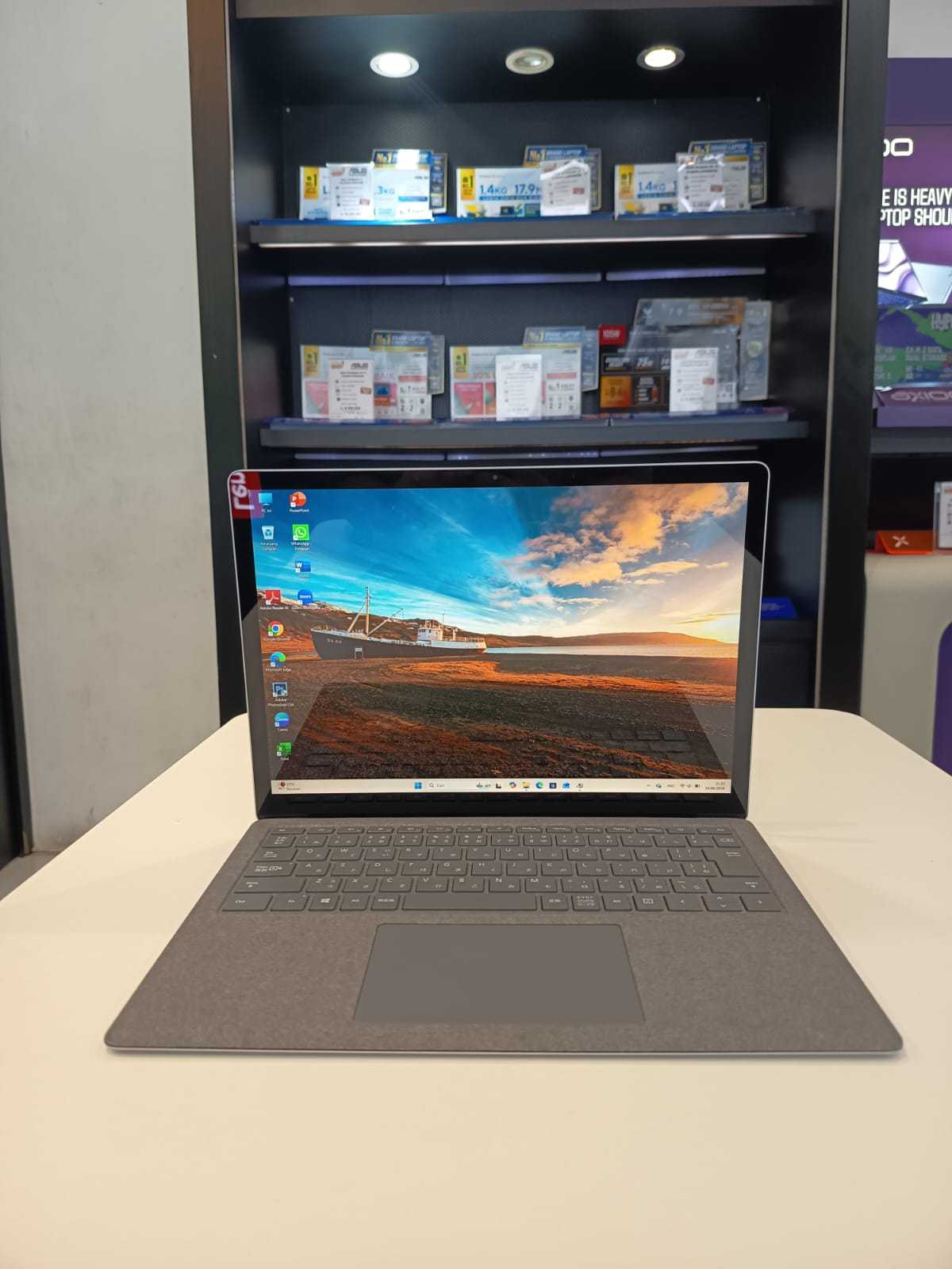 Second Like New Surface Laptop 3 Intel Core i5-1035G7 RAM 8 GB SSD 256GB Win 11 Home TOUCHREEN  Kelengkapan: Charger