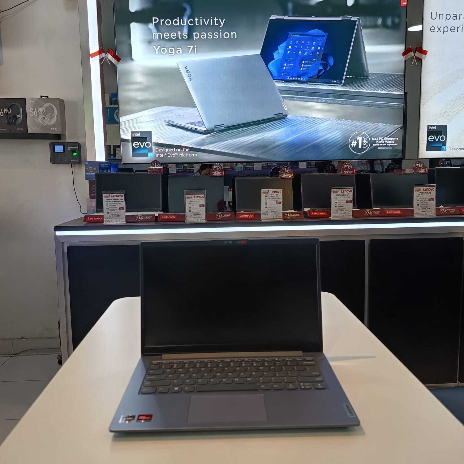 LENOVO V1454 AMN-82YT0115ID AMD Ryzen 37320U RAM 8GB LPDDRS SSD 512GB W11+OHS 2024