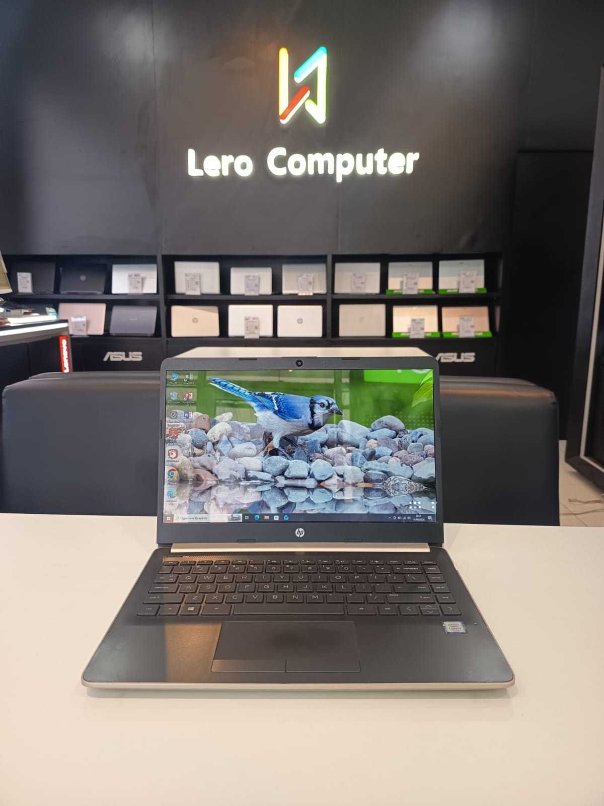 HP 14s-cf0xxx Intel core i3-7020U Ram 4 GB Ssd 256 GB W 10 Pro  Kelengkapan : charger