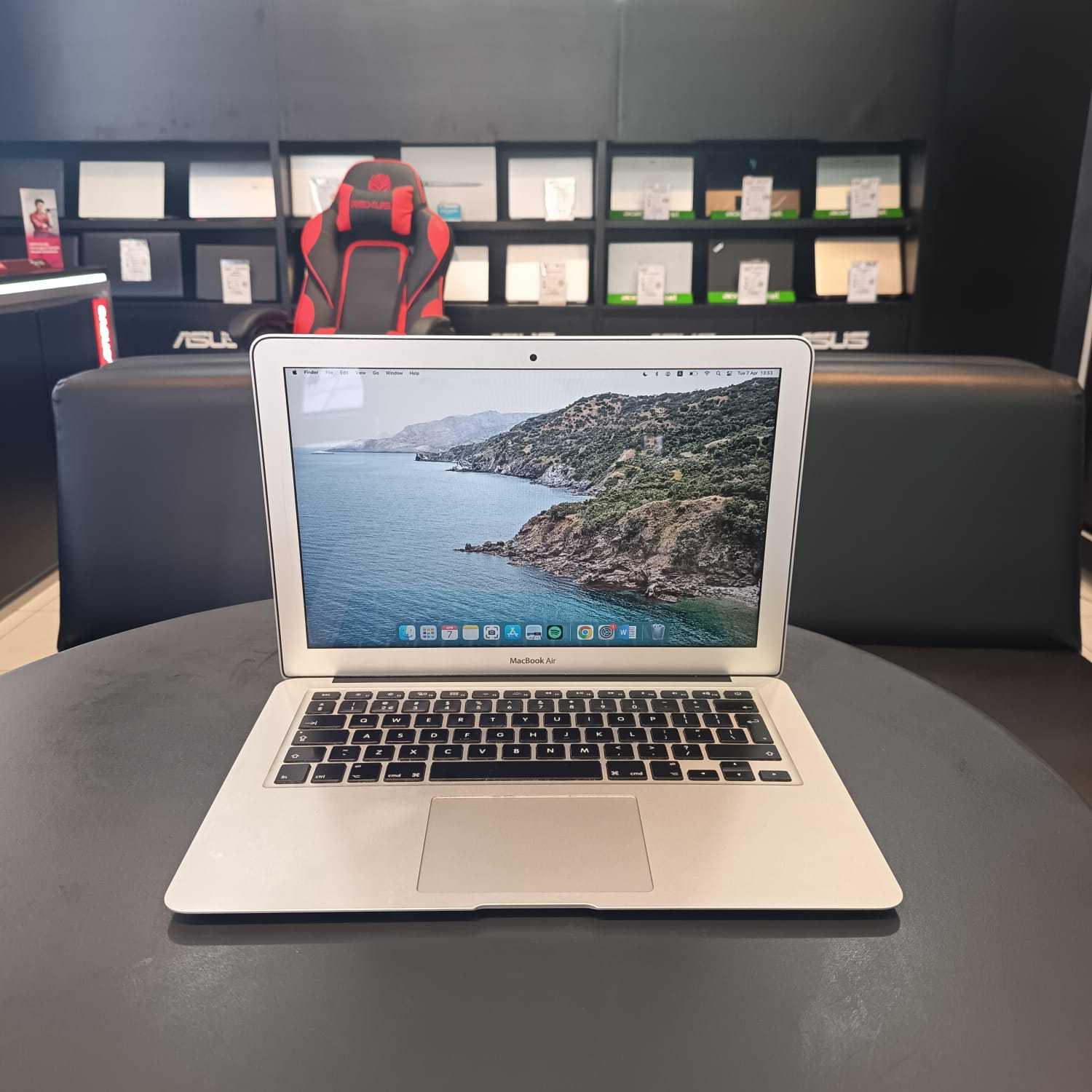 MACBOOK AIR 2017 DISPLAY 13 INCH PROCESSOR INTEL CORE I5 RAM 8GB DDR3 SSD 128GB MAC OS