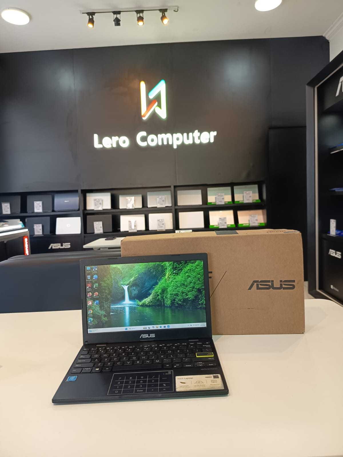 ASUS VIVOBOOK E210MA INTEL CELERON N4020 RAM 4GB  SSD 256GB WIN 11 KELENGKAPAN: Unit,Charger,Box