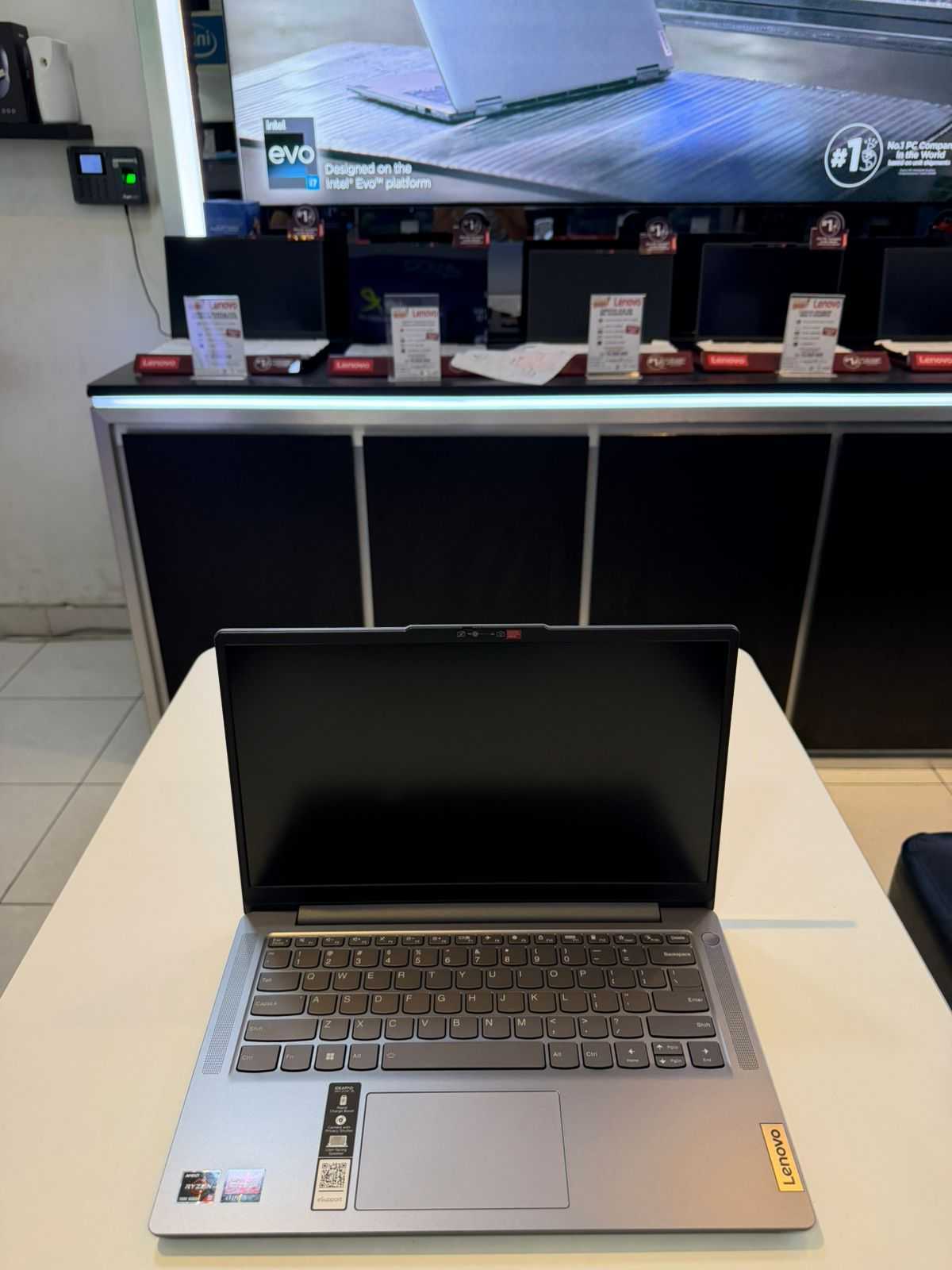 LENOVO IdeaPad Slim 3 14AMN8-82XN00C5ID AMD Ryzen 3 7320U 8GB LPDDR5 512GB W11 Home + OHS 2024