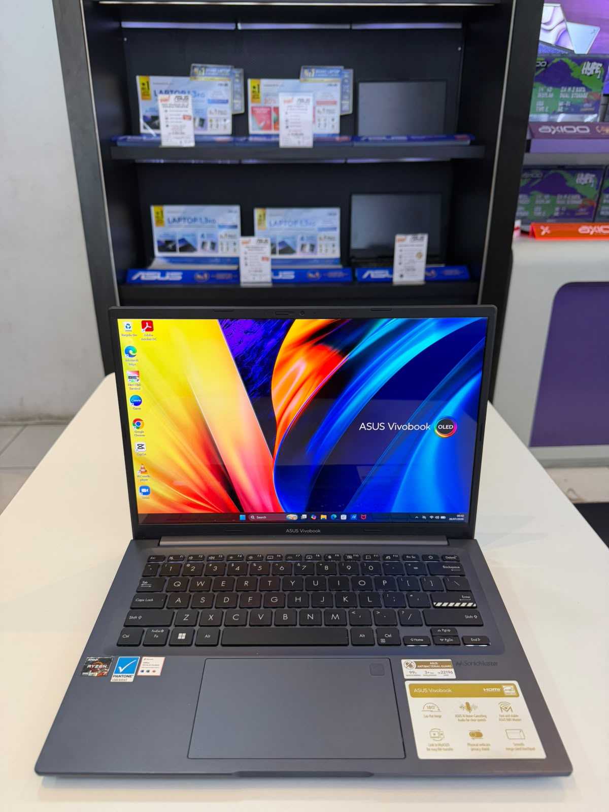 Asus VivoBook Model M1403QA Proc Ryzen 7 Ram 16Gb SSD 512Gb Kelengkapan Unit,Charger,Tas