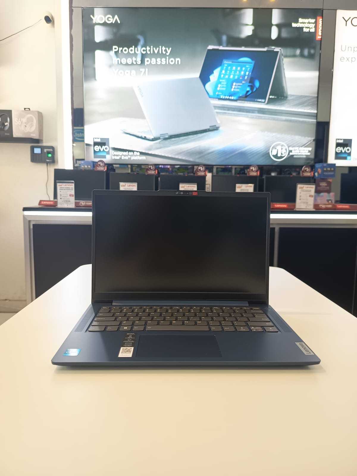 LENOVO IdeaPad Slim 3 14IRU8-82X6005LID Intel Core i3-1315U 8GB 256GB LPDDR5 W11 HOME