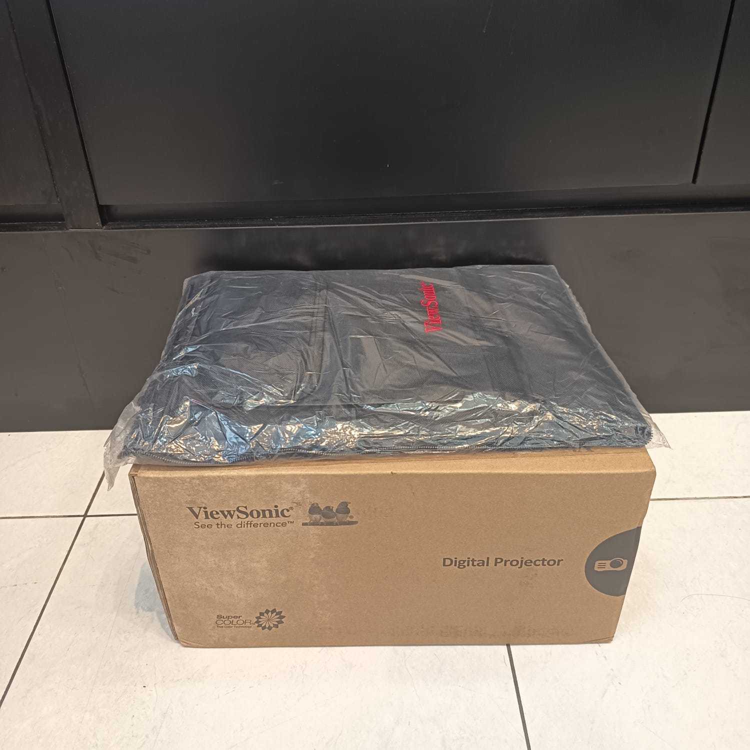 Projector Viewsonic SP3 SVGA 4800 ANSI Lumens + Tas