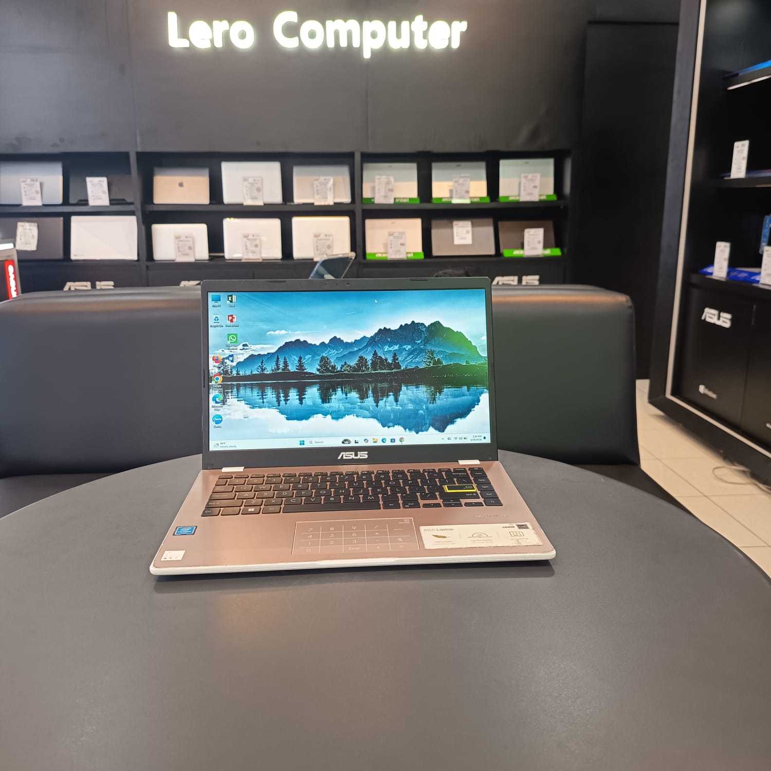 Asus vivobook E410MA Intel celeron N4020 Ram 4GB Ssd 512GB Windows 11 Home Kelengkapan : charge