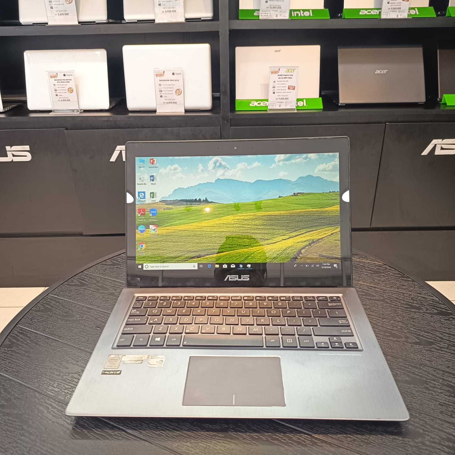 ASUS UX302L SECOND TOUCHSCREEN INTEL CORE i5-4200U RAM 4GB  HDD 320GB WIN 10  KELENGKAPAN CHARGER