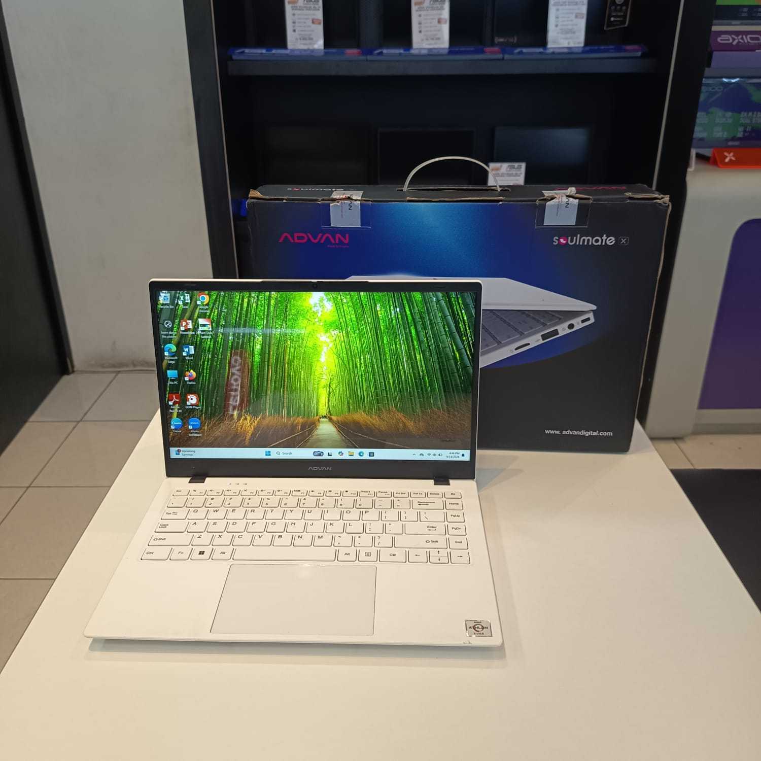 Advan Soulmate AMD 3020e With Radeon Grapichs RAM 4GB SSD 128GB W 11 Home  Kelengkapan Charger,Box 